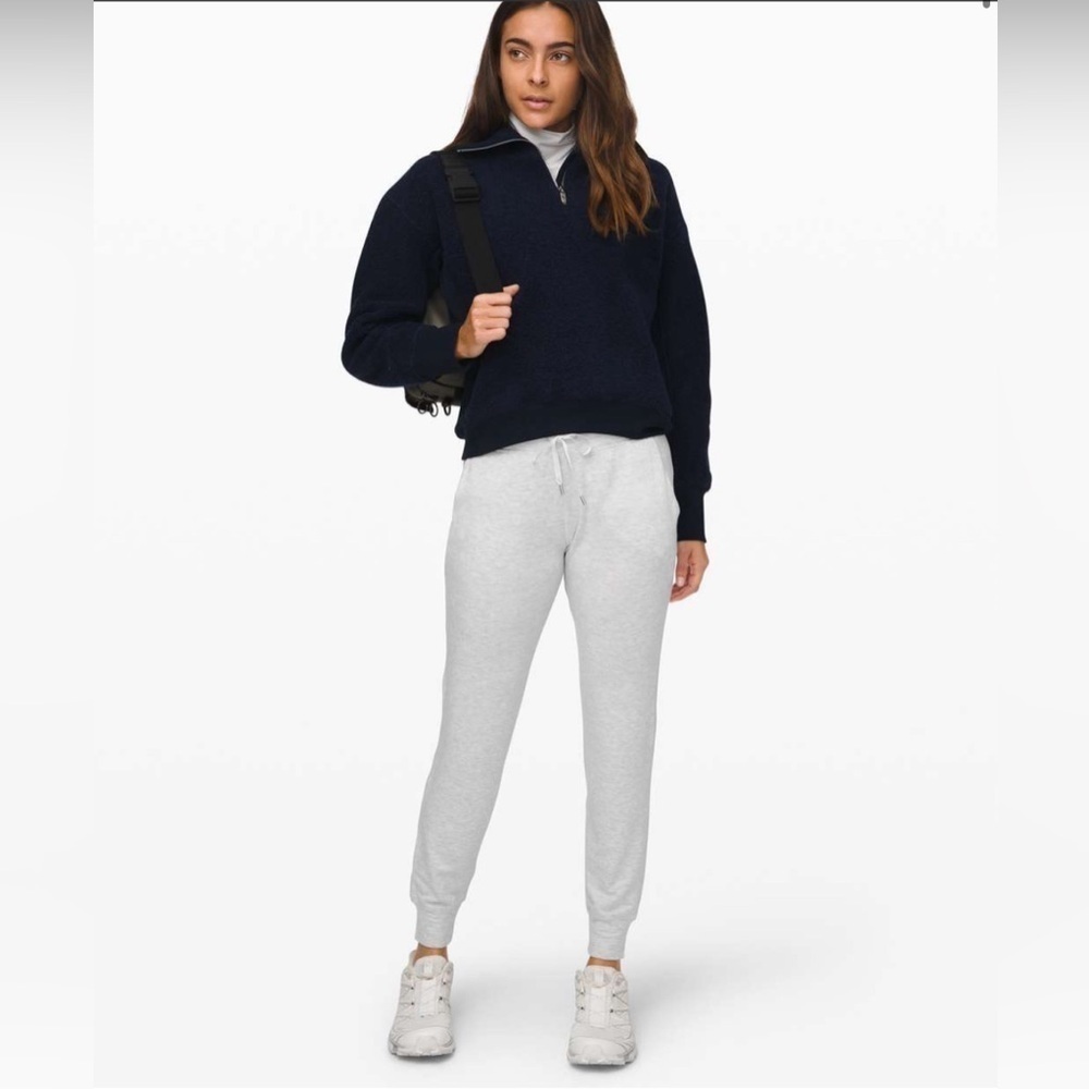 Lululemon Warm Down Jogger *Soft Touch
Heathered Core Ultra Light Grey Size 0